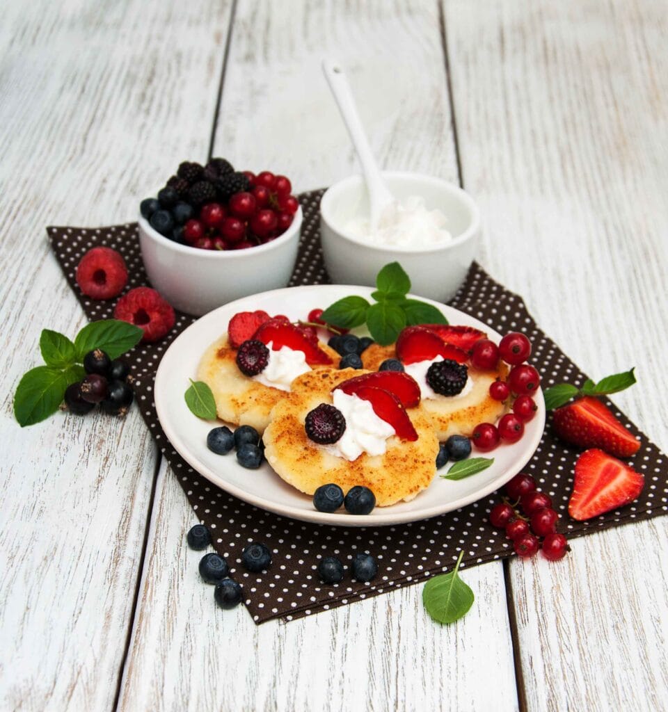 A bowl of cottage cheese with fruits and vegetables.